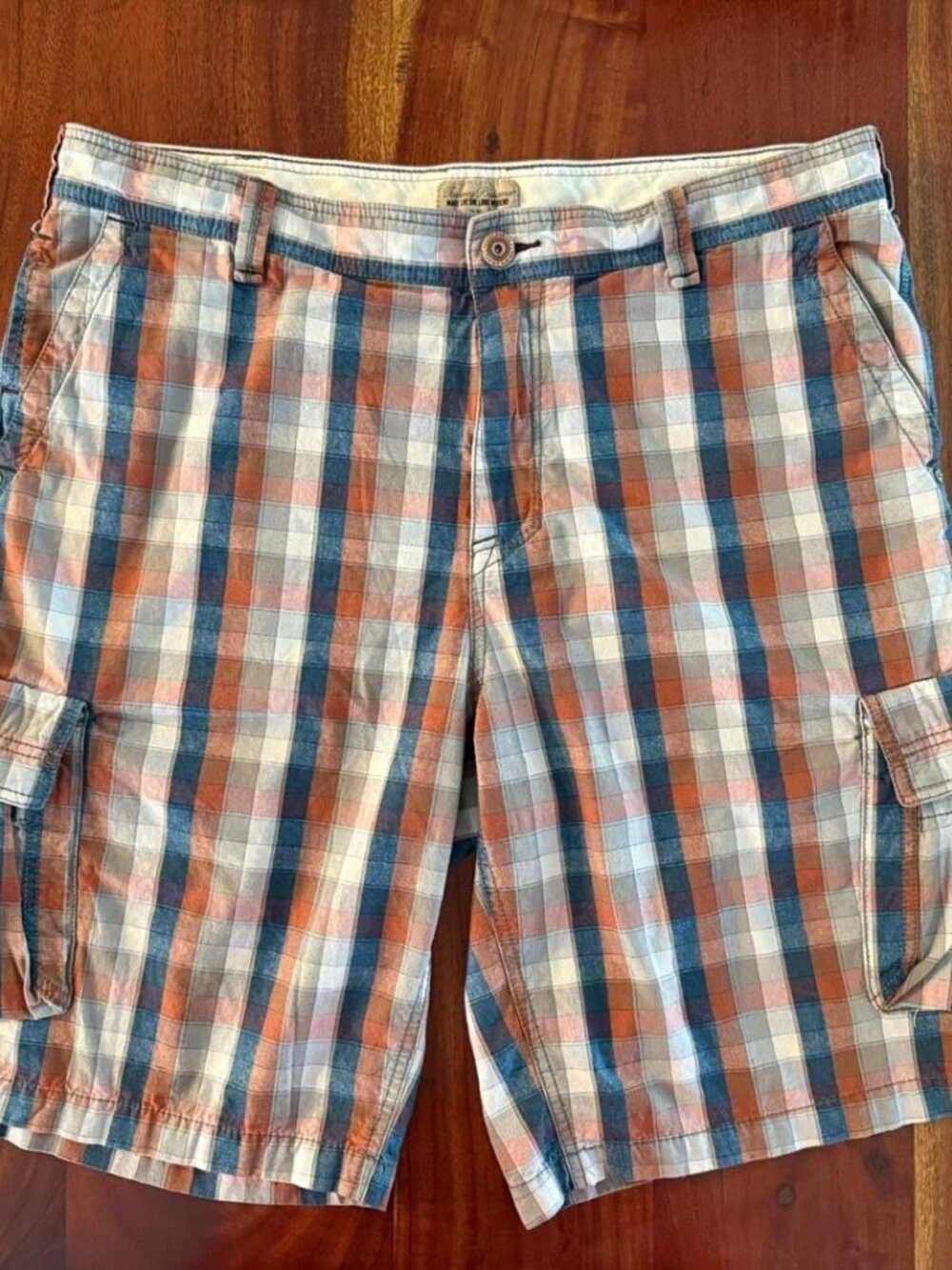EUC Tommy Bahama Madras Plaid Cargo Shorts Size 38 Casual Comfort Great Colors